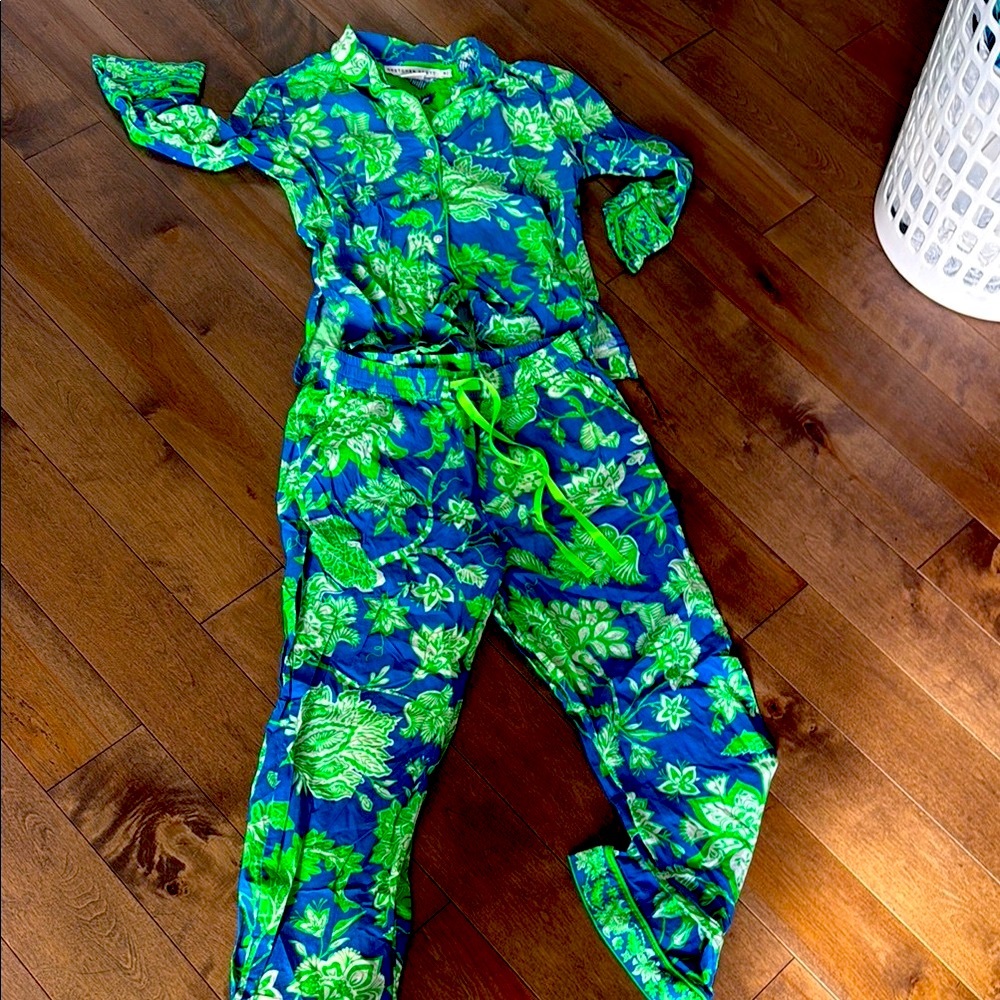 Like New  Medium Gretchen Scott Designs Blue and Green Floral PJ set